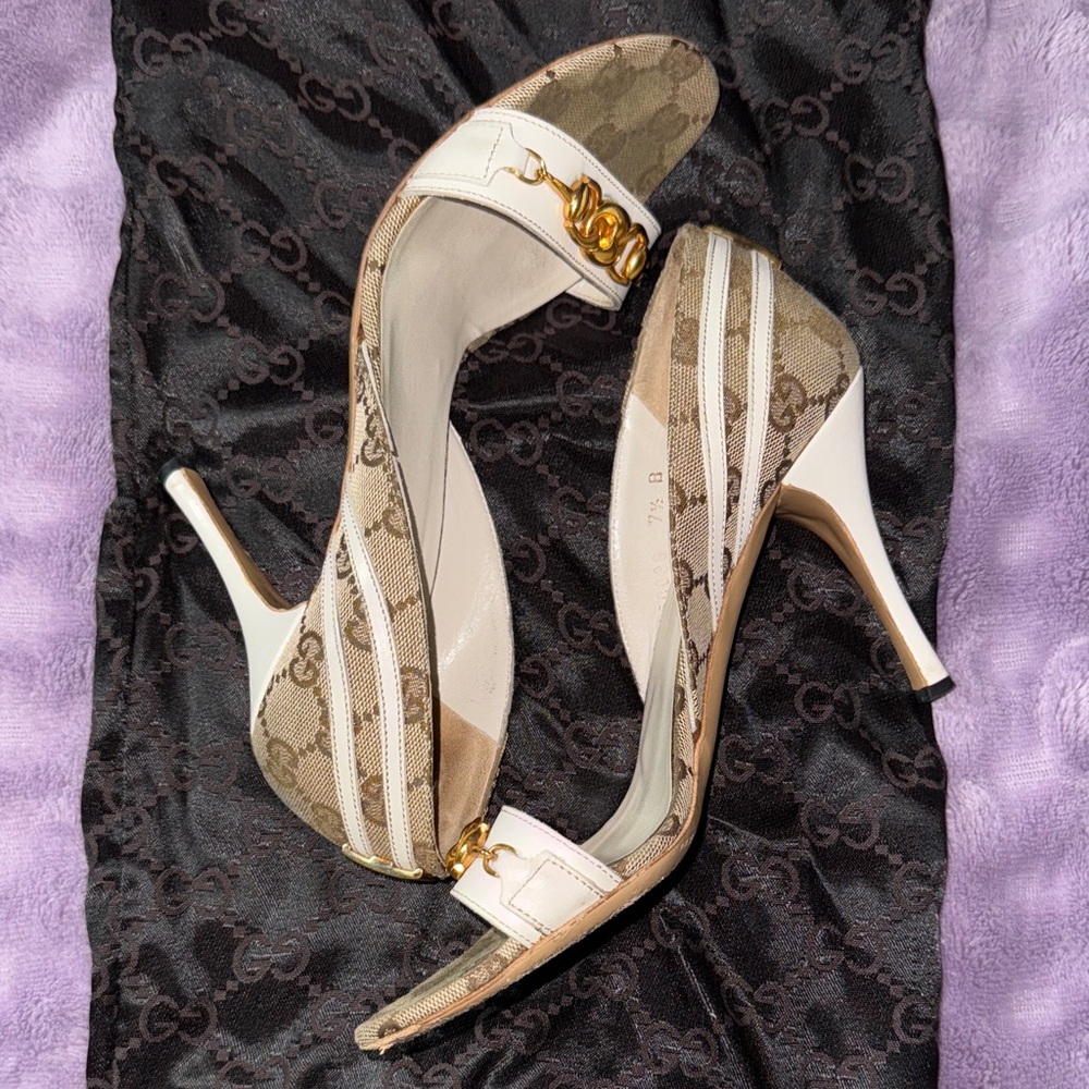 Gucci Beige Monogram Open-Toe Chain Detail Heels - Picture 9 of 11